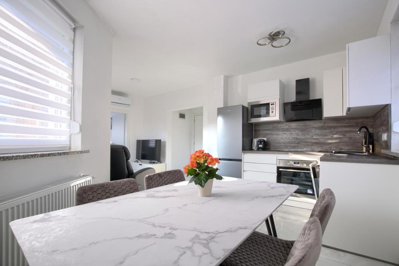Apartment Vukadin Pula Ngoại thất bức ảnh