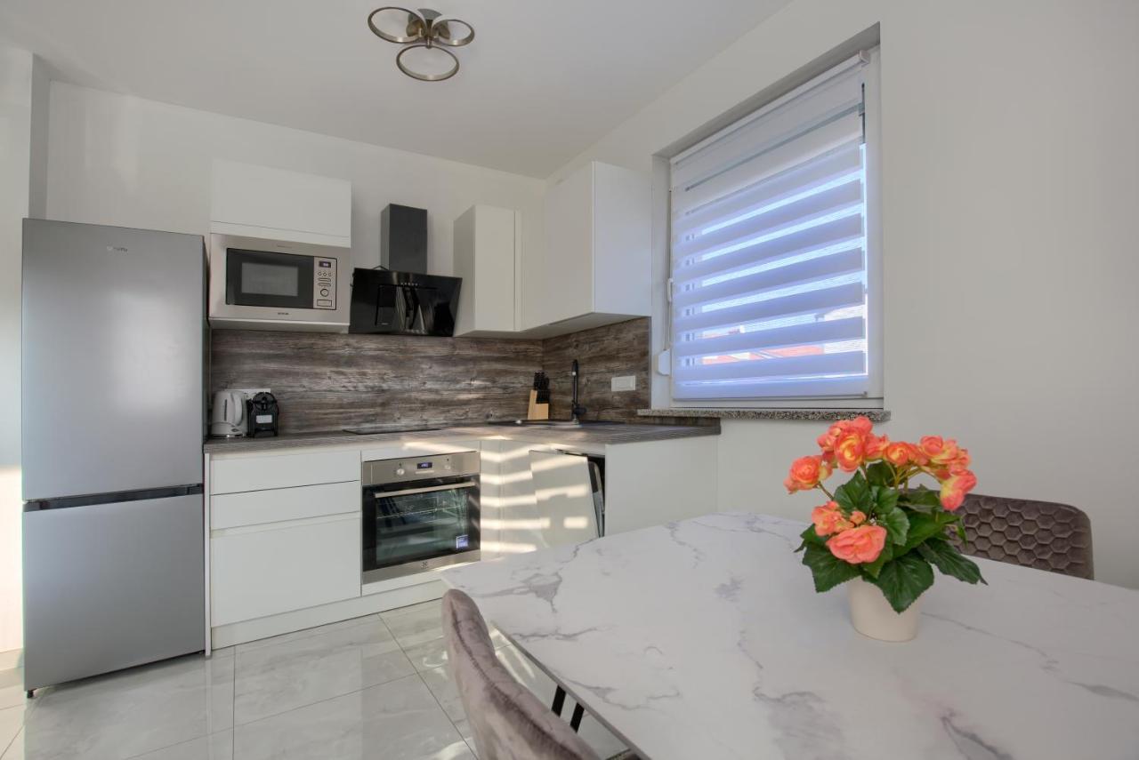 Apartment Vukadin Pula Ngoại thất bức ảnh