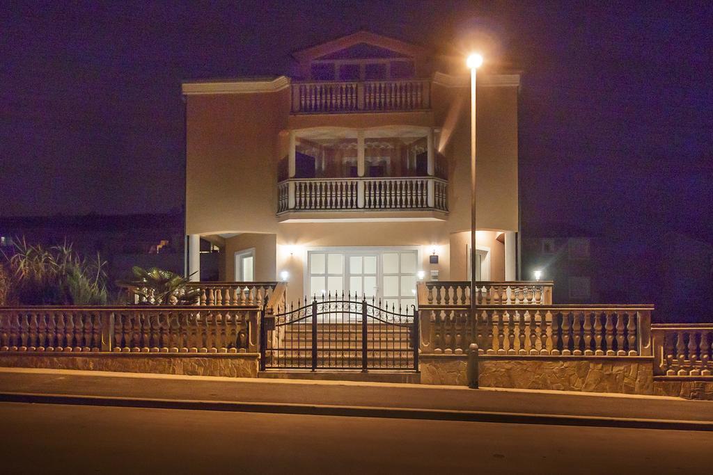 Apartment Vukadin Pula Ngoại thất bức ảnh