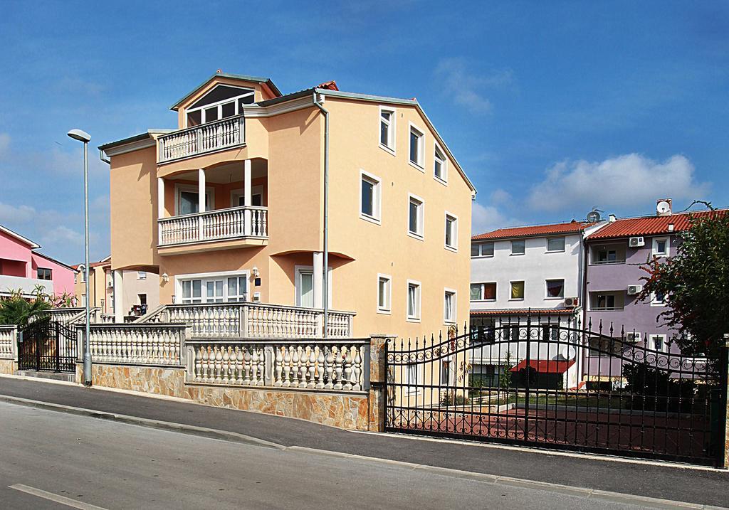 Apartment Vukadin Pula Ngoại thất bức ảnh